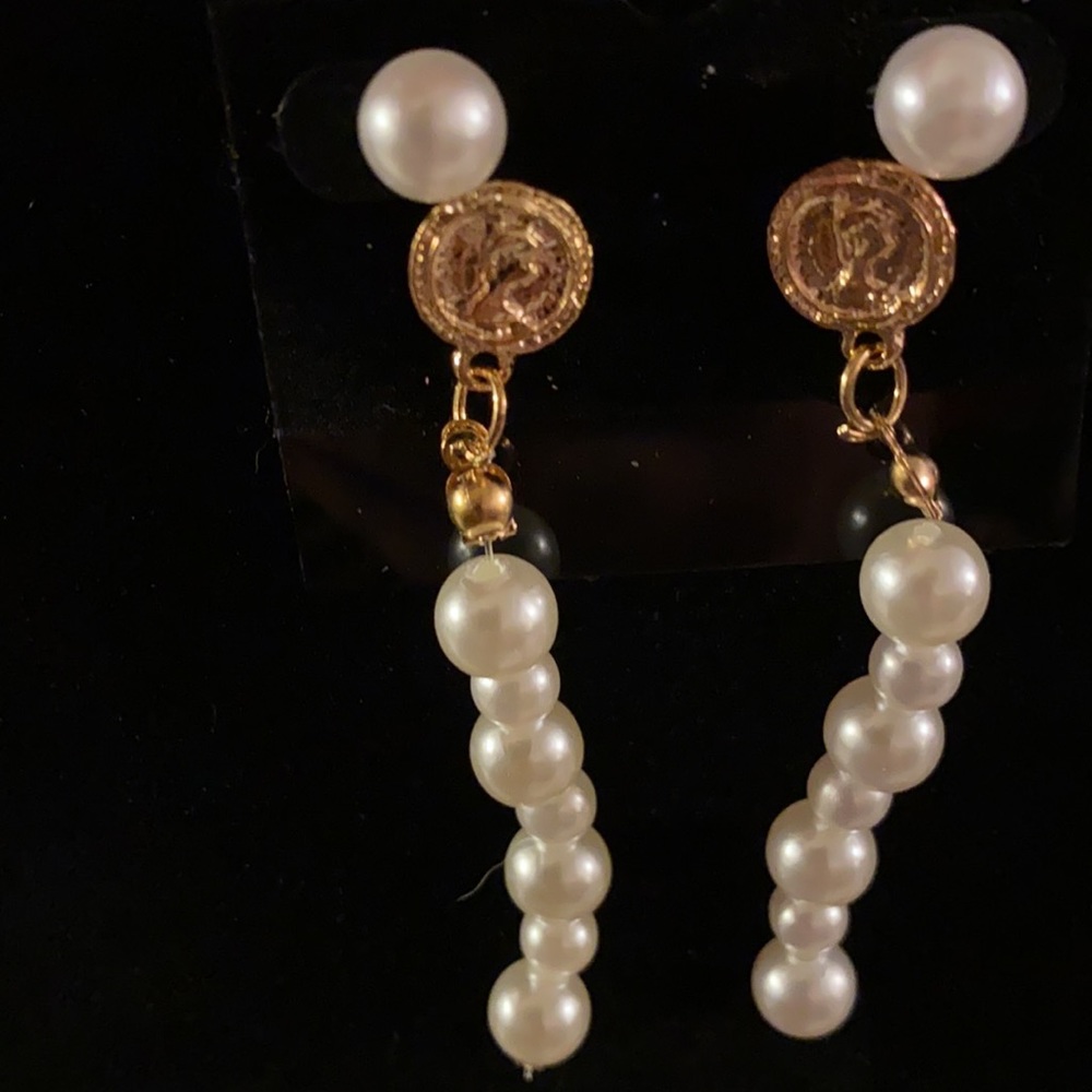 ❤️‍🔥 4 for $20 two pairs pearl earrings
